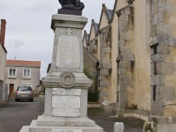 Photo paysage et monuments, Nieul-le-Dolent - le monument aux morts