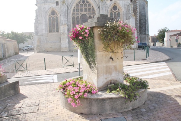 Photo Olonne-sur-Mer - la fontaine