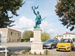 Photo paysage et monuments, Saint-Cyr-en-Talmondais - le monument aux morts