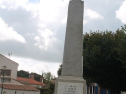 Photo paysage et monuments, Saint-Maixent-sur-Vie - le monument aux morts