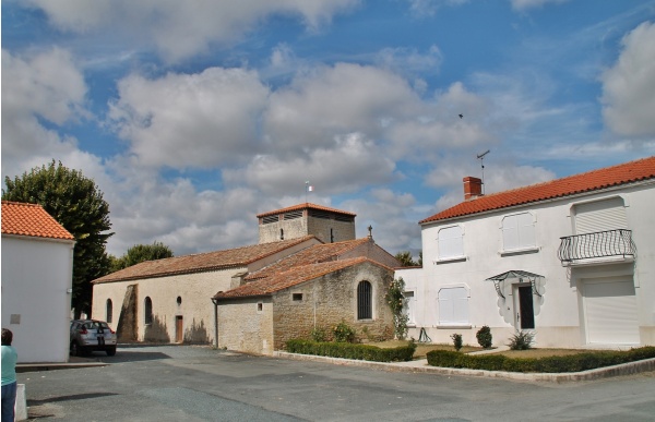 Photo Sainte-Radégonde-des-Noyers - église Ste Radegonde