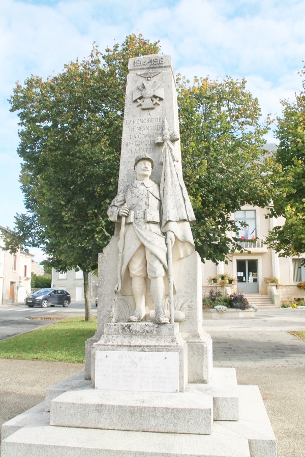 Photo Saint-Sauvant - le monument aux morts
