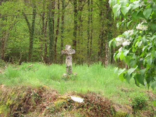 Photo Saint-Sulpice-Laurière - Croix à Gaudeix