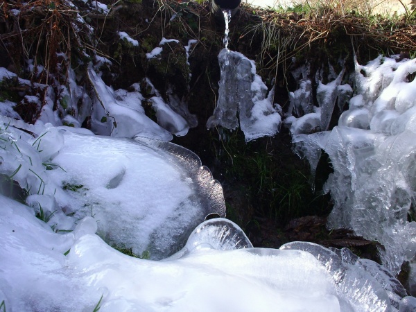 Photo Saint-Sulpice-Laurière - ruisseau gelé près de La Ribière