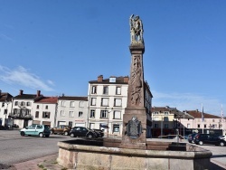 Photo paysage et monuments, Bruyères - la fontaine