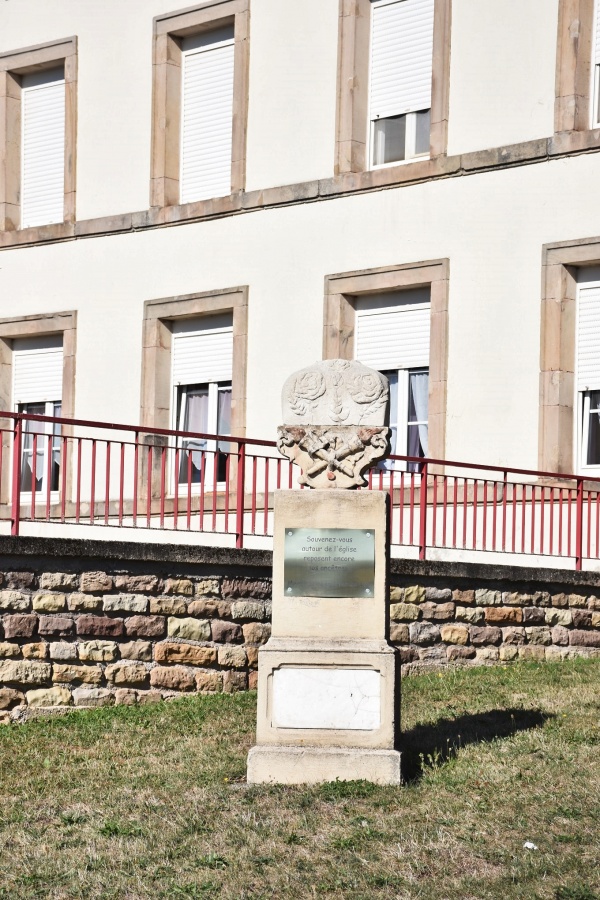 Photo Charmois-l'Orgueilleux - le monument aux morts