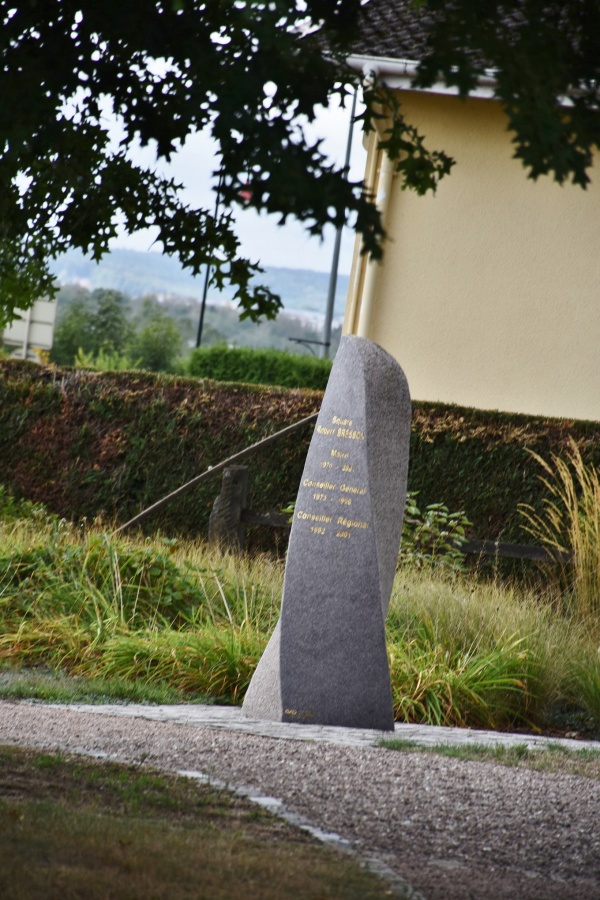 Photo Chavelot - le monument