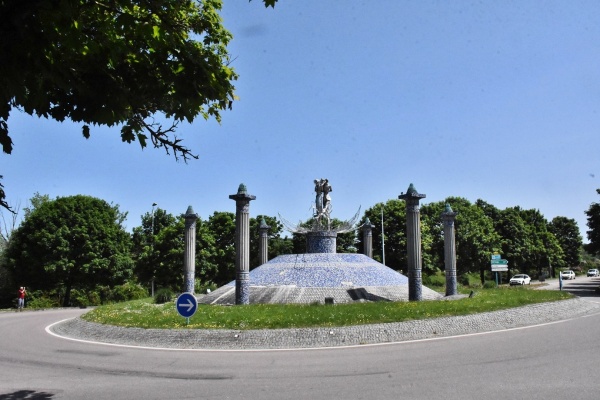 Photo Contrexéville - le rond points