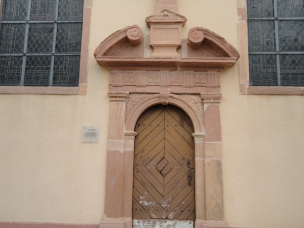 Photo Fraize - Porte laterale de l'Eglise de Saint Blaise datant du 17éme siècle