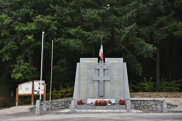 Photo Grandrupt-de-Bains - le monument aux morts