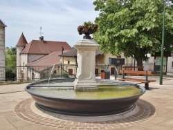 Photo paysage et monuments, Isches - la fontaine