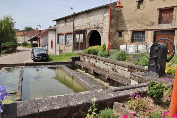 Photo Morizécourt - la fontaine