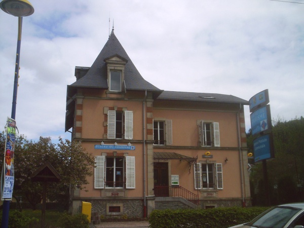 Photo Plainfaing - Ancien chateau devenu bureau de poste