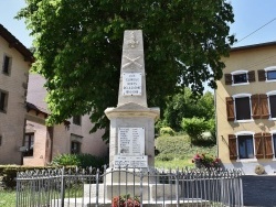 Photo paysage et monuments, Provenchères-lès-Darney - le monument aux morts