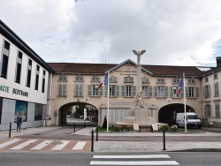 Photo paysage et monuments, Thaon-les-Vosges - le monument aux morts