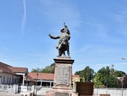 Photo paysage et monuments, Ville-sur-Illon - le monument aux morts