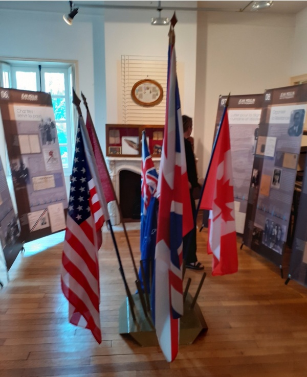 Photo Les Voivres - Vue sur la salle principale