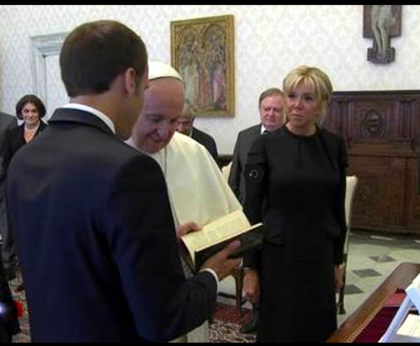 Photo Les Voivres - Les Macron au Vatican
