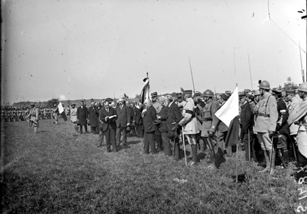 Photo Les Voivres - Darney : remise du drapeau à l’armée tchécoslovaque.