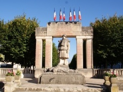 Photo paysage et monuments, Avallon - monument aux morts