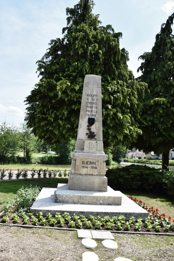 Photo Rogny-les-Sept-Écluses - le Monument Aux Morts