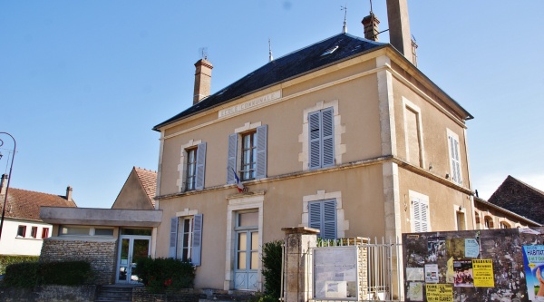 Photo Saint-Père - école et Mairie