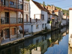 Photo paysage et monuments, Tonnerre - Maisons au bord de l'Armançon