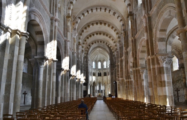 Photo Vézelay - Basilique Ste Marie-Madeleine  Em Siècle